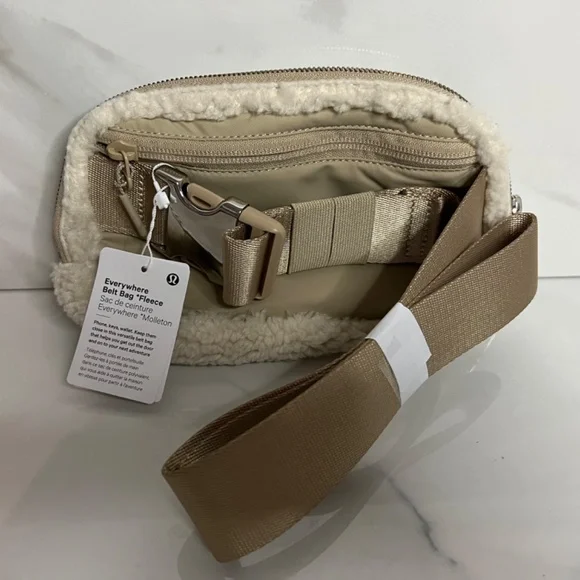 NWT Lululemon Everywhere Belt Bag Fleece Ivory/Trench - Picture 3 of 4
